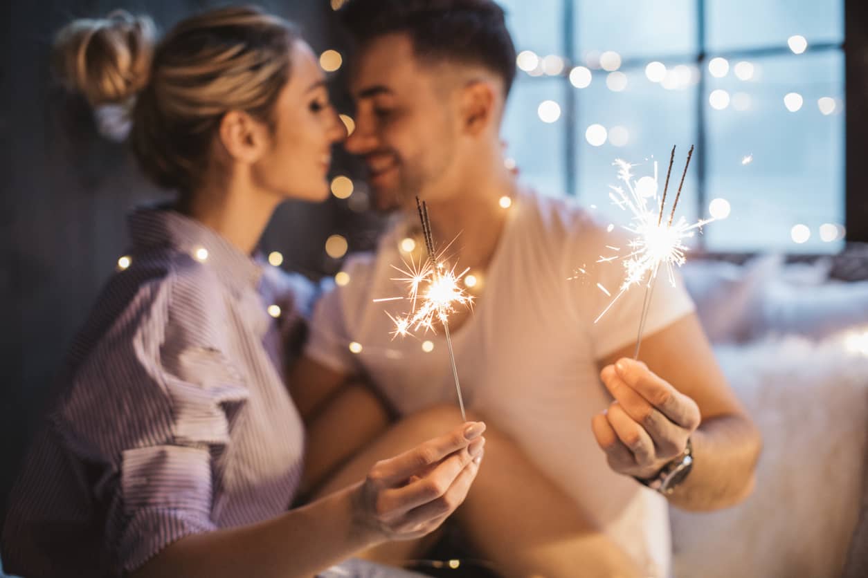 Como escrever uma mensagem de Ano Novo com significado para seu amor, seus amigos ou alguém com quem você quer se reaproximar