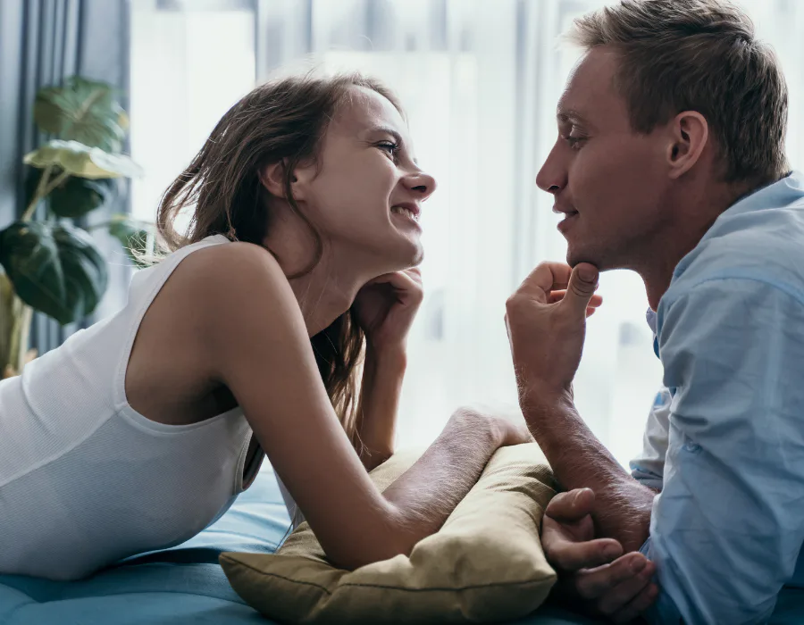 Ideias de presente de aniversário de casamento para reconstruir a relação: o que escrever quando o amor precisa de incentivo, honestidade e um recomeço