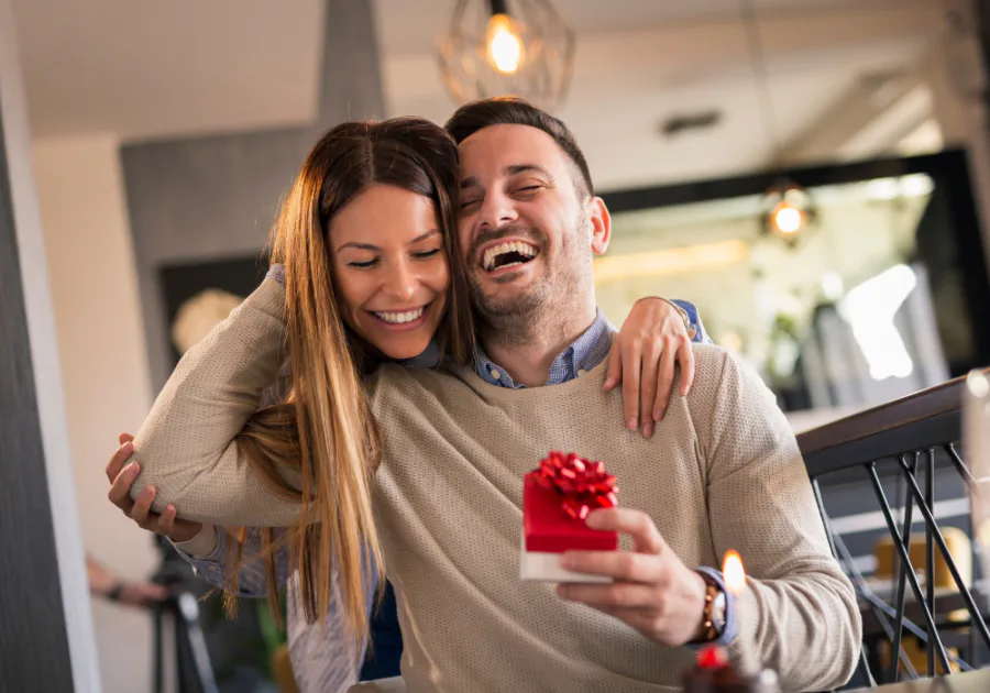 Birthday Gift for Your Boyfriend: How to Write a Message That Makes Him Feel Truly Seen